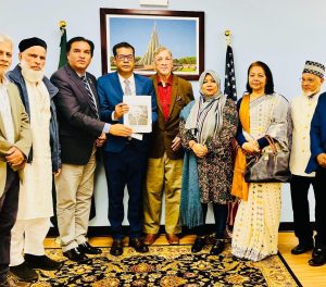 নিউইয়র্কে বাংলাদেশ দূতাবাসে স্মারক লিপি প্রদান কালে ছবি